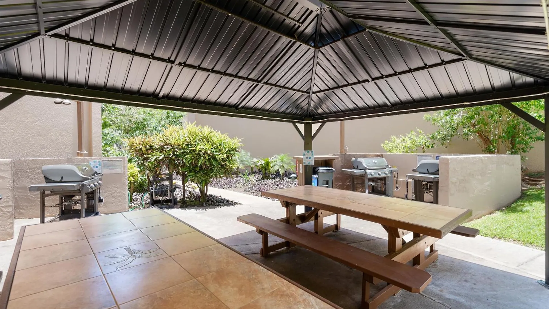 Apartment Rear Ocean View 2 Bedroom Single Level Condo At Kamaole Sands 9-305 Wailea  United States